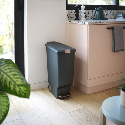 40L Slim Hybrid Step Can
